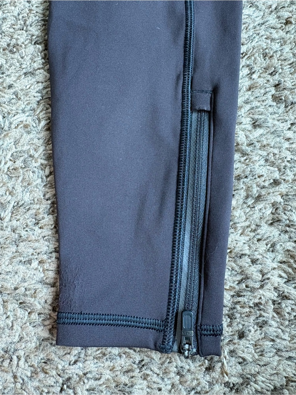 Athleta Rainier Cargo Tight Leggings Women’s Petite S Gray High Rise Pockets - Picture 7 of 9
